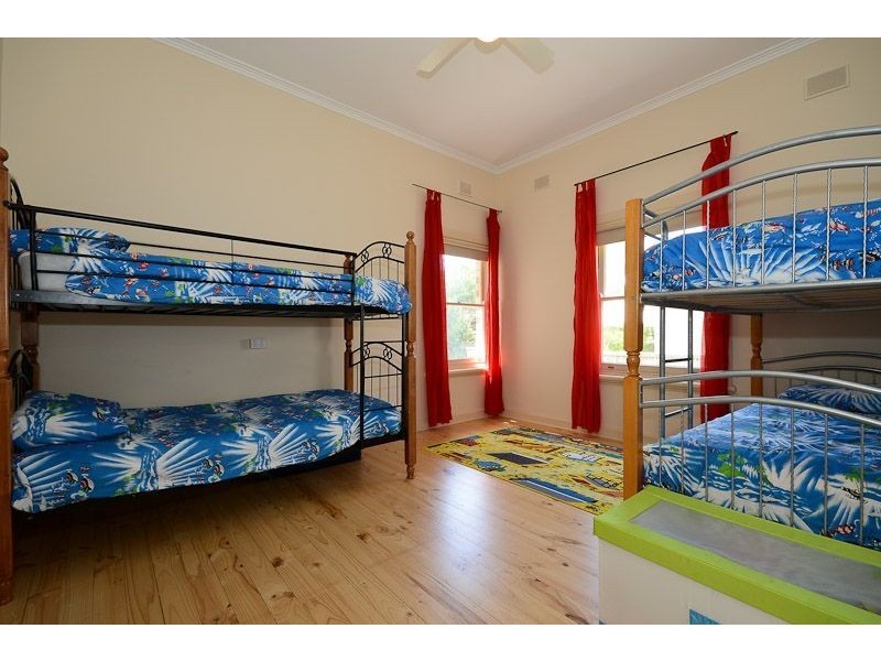 9 Renown Ave, Victor Harbor SA 5211