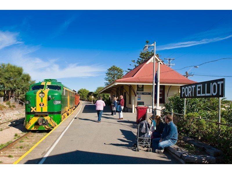 19 Charteris St, Port Elliot SA 5212