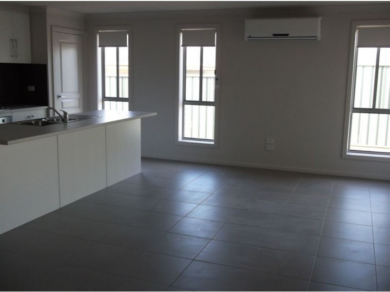 8 Shields Crescent, Encounter Bay SA 5211