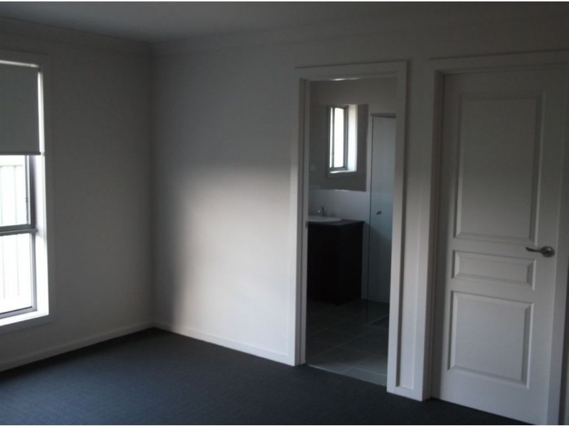 8 Shields Crescent, Encounter Bay SA 5211