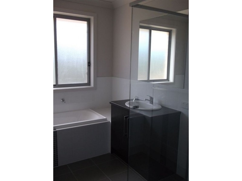 8 Shields Crescent, Encounter Bay SA 5211