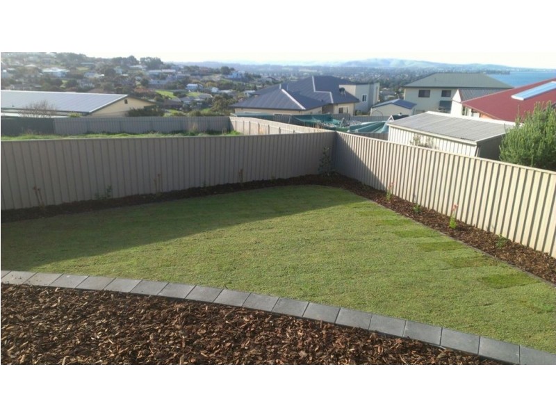 12 Minnamoora Ct, Encounter Bay SA 5211