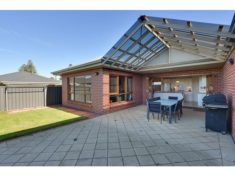 30 Sturt Street, Victor Harbor SA 5211