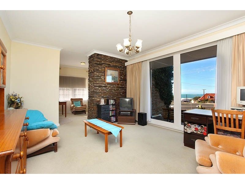 2 Antrim Street, Victor Harbor SA 5211