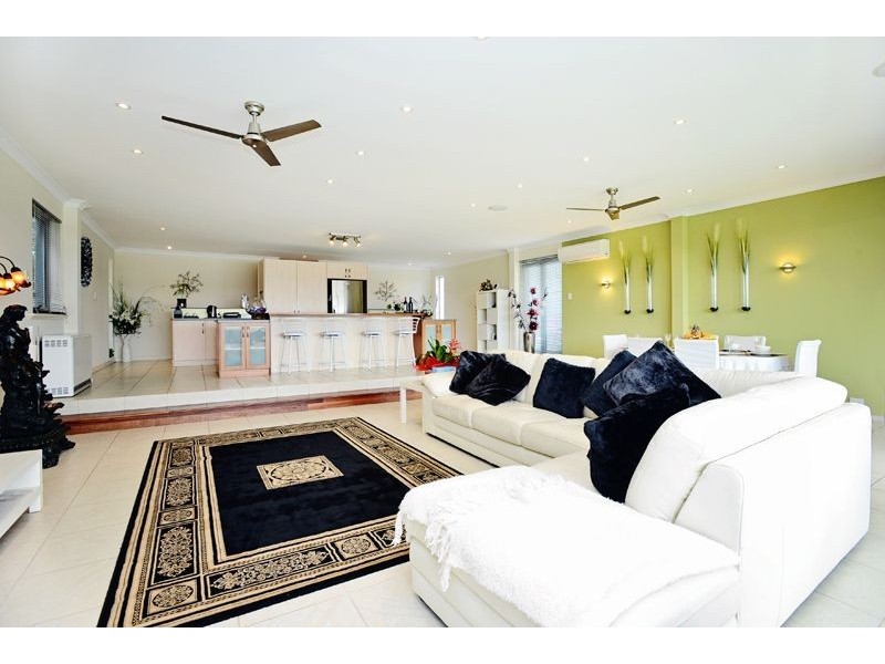 14 Britannia Parade, Hindmarsh Island SA 5214
