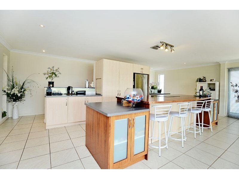 14 Britannia Parade, Hindmarsh Island SA 5214