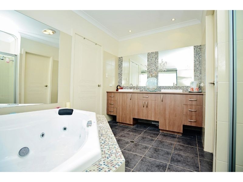 14 Britannia Parade, Hindmarsh Island SA 5214