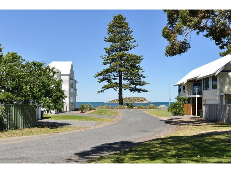 12 Nevin Avenue, Encounter Bay SA 5211