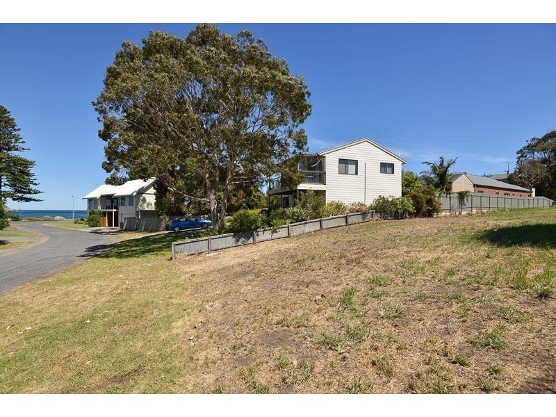 12 Nevin Avenue, Encounter Bay SA 5211