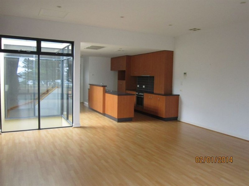 5 Esplanade, Victor Harbor SA 5211