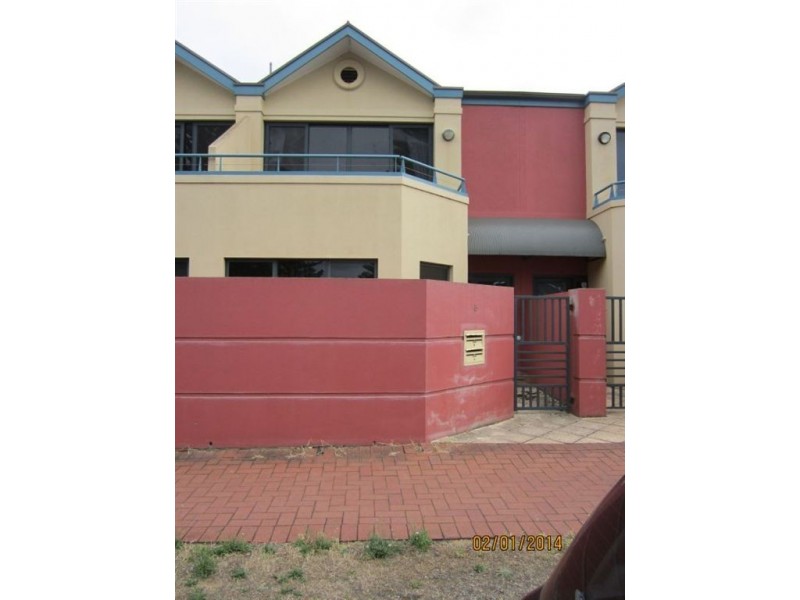 5 Esplanade, Victor Harbor SA 5211