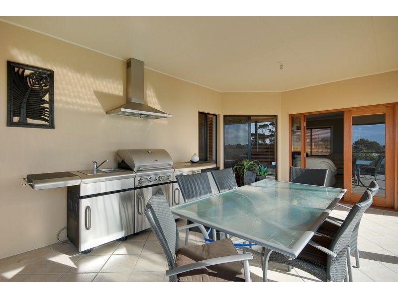6 Tudor Avenue, Victor Harbor SA 5211