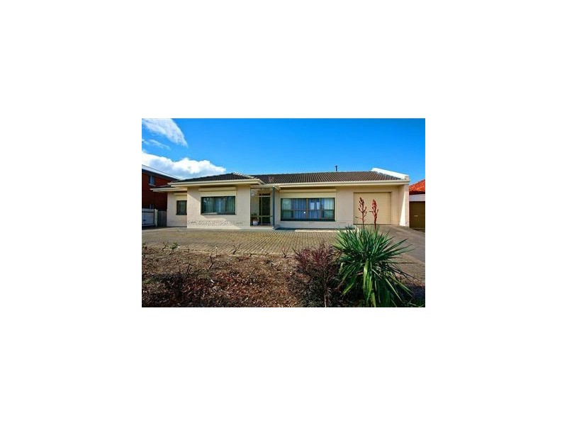 16 Greenhills Road, Victor Harbor SA 5211