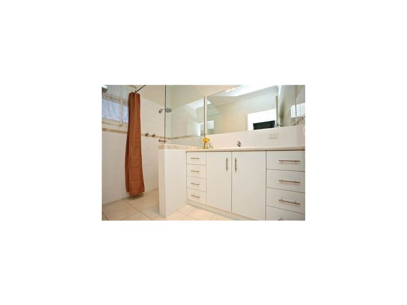 16 Greenhills Road, Victor Harbor SA 5211