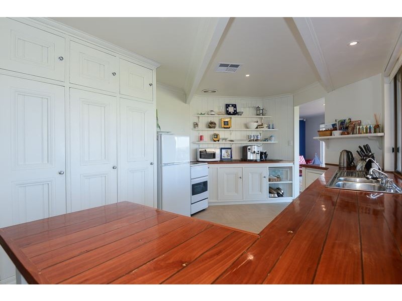 15 Laurie Avenue, Encounter Bay SA 5211