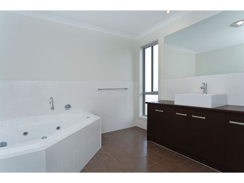 9 Blanche Parade, Hindmarsh Island SA 5214