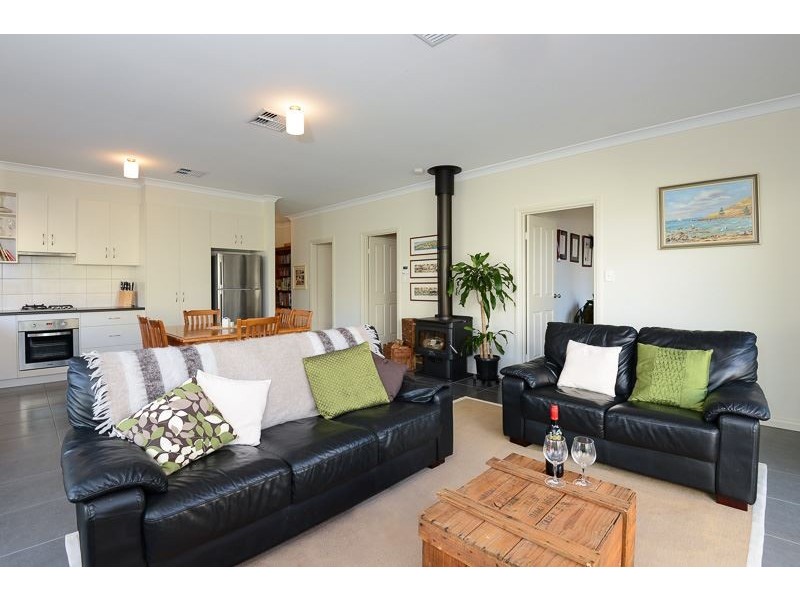 10 Petrel Avenue, Encounter Bay SA 5211