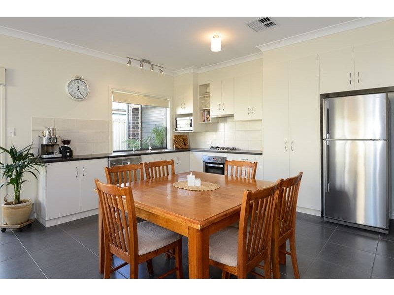 10 Petrel Avenue, Encounter Bay SA 5211