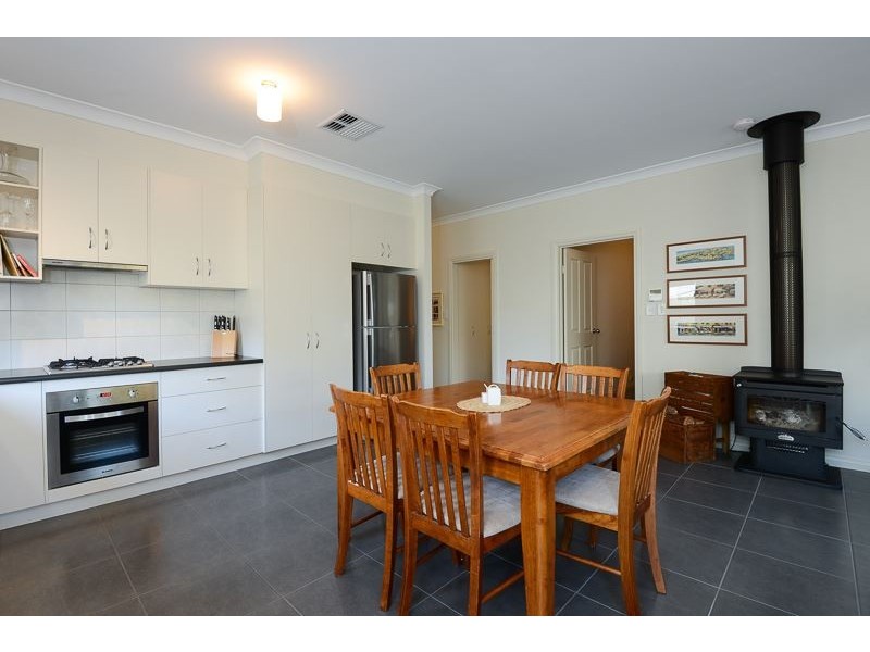 10 Petrel Avenue, Encounter Bay SA 5211