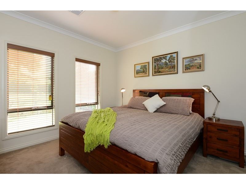 10 Petrel Avenue, Encounter Bay SA 5211