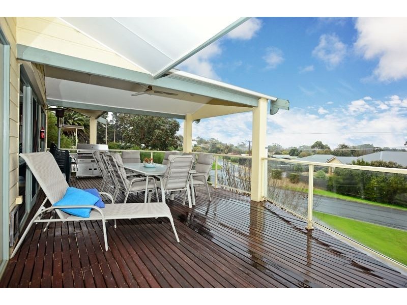 27 Nevin Avenue, Encounter Bay SA 5211