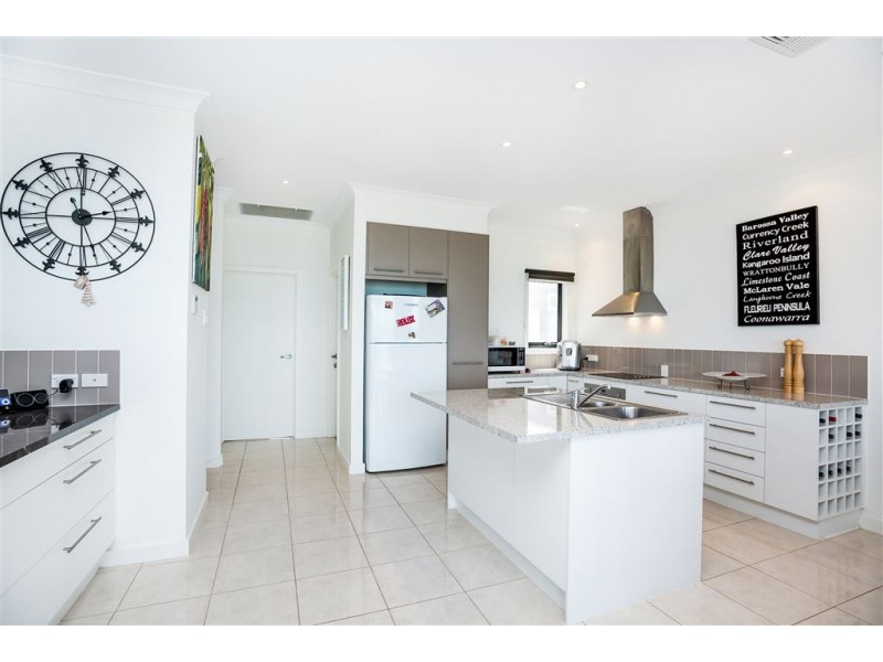 2/106 Surfers Parade, Middleton SA 5213