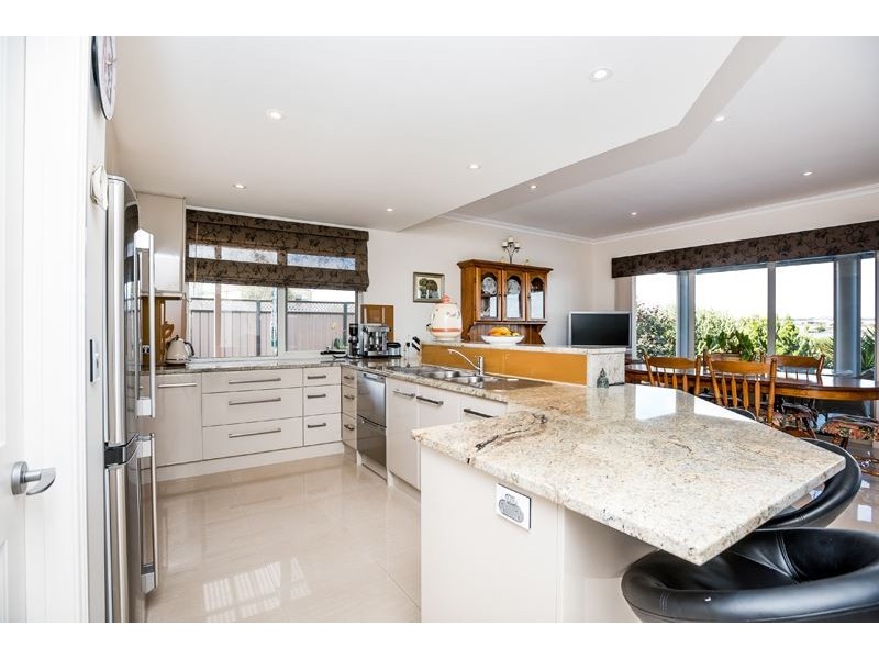 8 Queen Court, Hindmarsh Island SA 5214