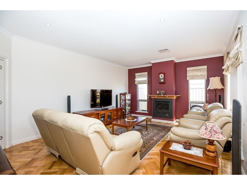 8 Queen Court, Hindmarsh Island SA 5214