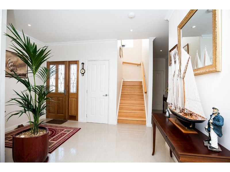 8 Queen Court, Hindmarsh Island SA 5214