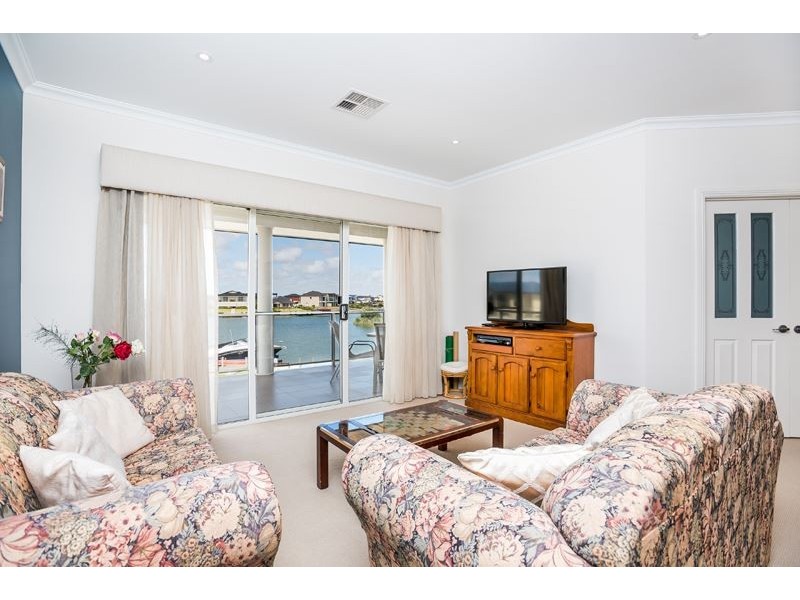 8 Queen Court, Hindmarsh Island SA 5214