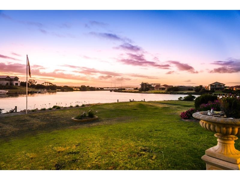 51 Prince Alfred Parade, Hindmarsh Island SA 5214