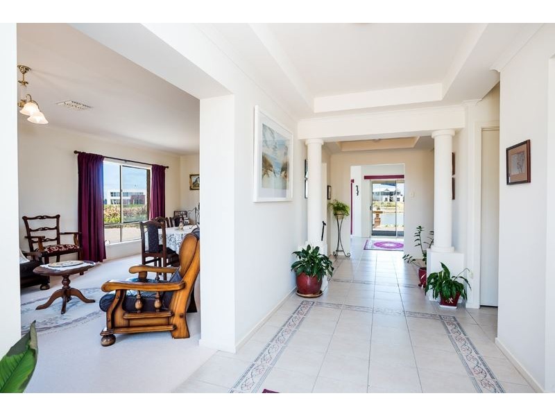 51 Prince Alfred Parade, Hindmarsh Island SA 5214