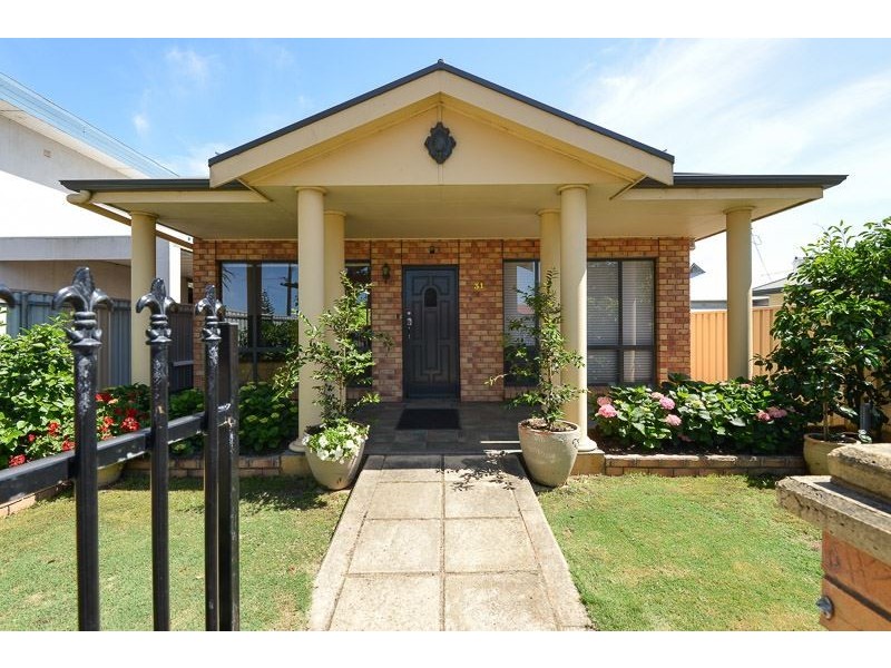 31 Victoria Street, Victor Harbor SA 5211