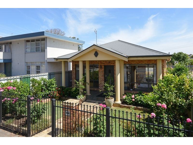 31 Victoria Street, Victor Harbor SA 5211