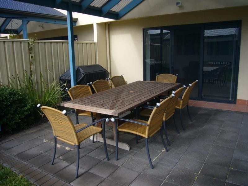 5A Esplanade, Victor Harbor SA 5211
