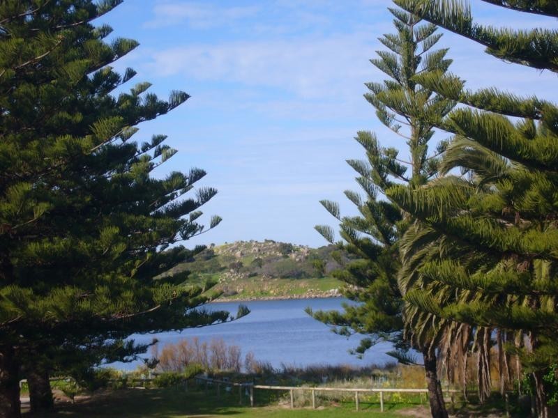 5A Esplanade, Victor Harbor SA 5211