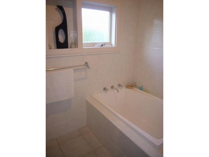 18 Peace Avenue, Victor Harbor SA 5211