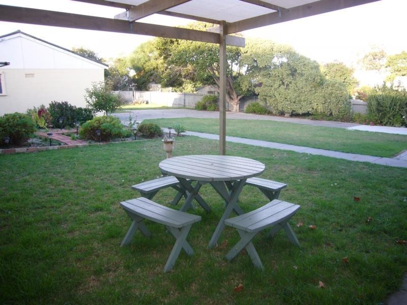 18 Peace Avenue, Victor Harbor SA 5211