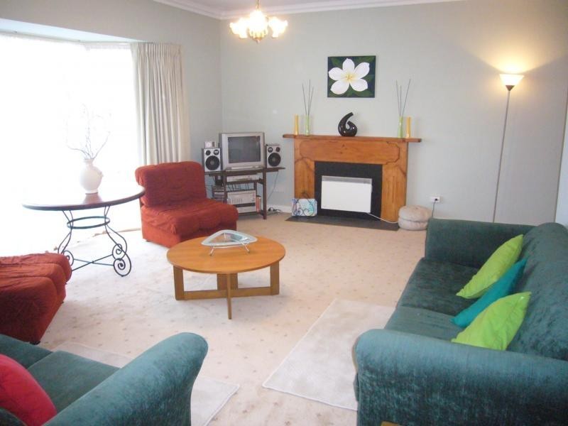 18 Peace Avenue, Victor Harbor SA 5211