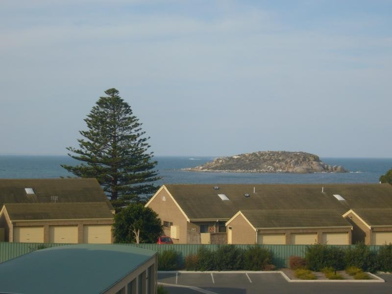 9/2 Solway Crescent, Encounter Bay SA 5211