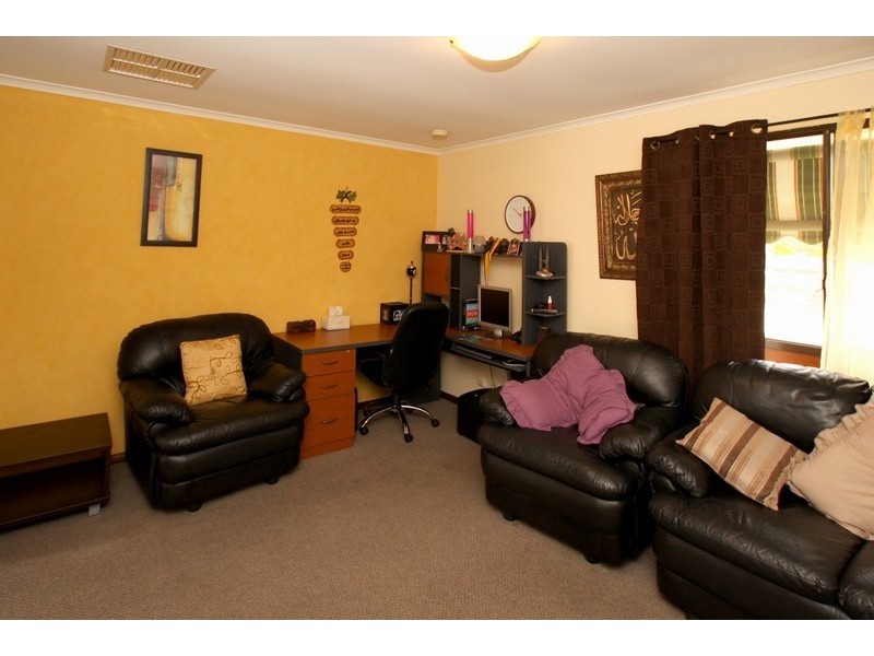 1 Devon Crescent, Happy Valley SA 5159