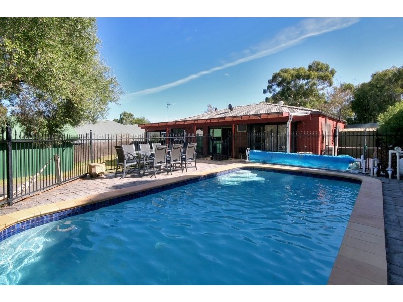 24 Roxanne Avenue, Aberfoyle Park SA 5159