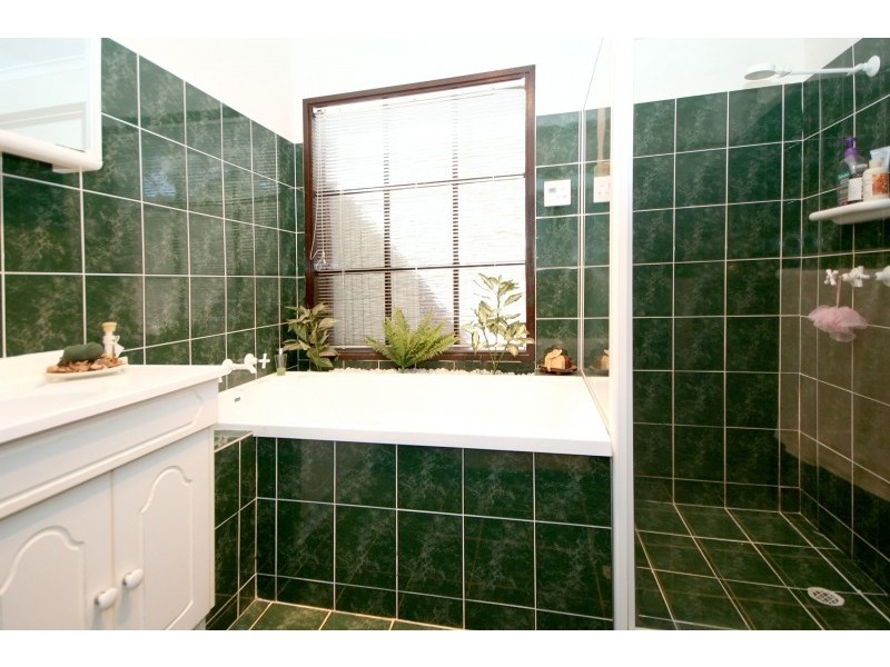 24 Roxanne Avenue, Aberfoyle Park SA 5159