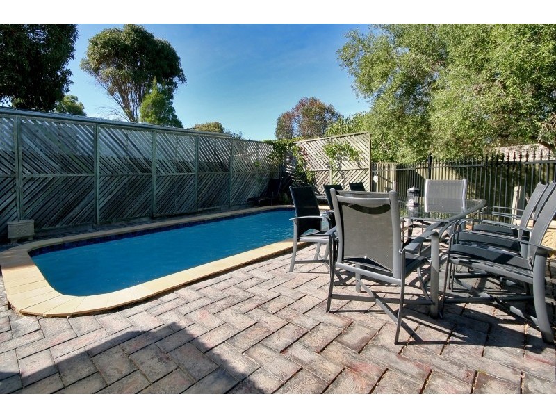 24 Roxanne Avenue, Aberfoyle Park SA 5159