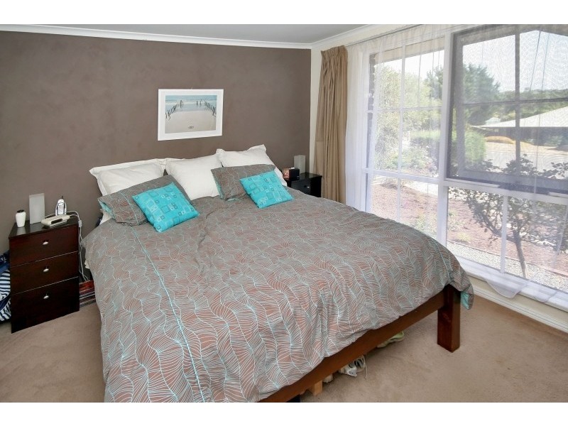 2 Walters Crescent, Aberfoyle Park SA 5159