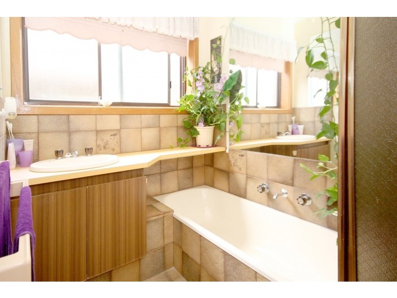 23 Southbound Avenue, Aberfoyle Park SA 5159