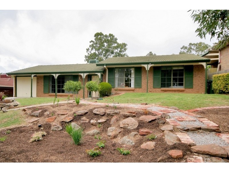 15 Woodlea Drive, Aberfoyle Park SA 5159