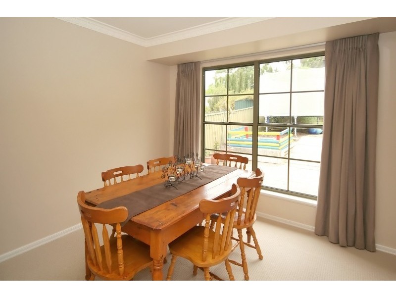 15 Woodlea Drive, Aberfoyle Park SA 5159