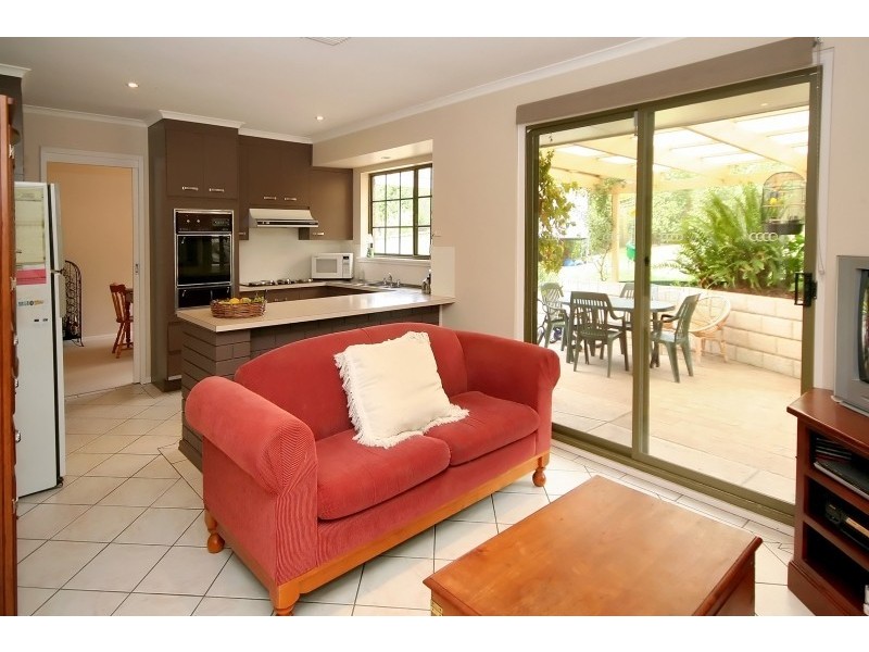 15 Woodlea Drive, Aberfoyle Park SA 5159