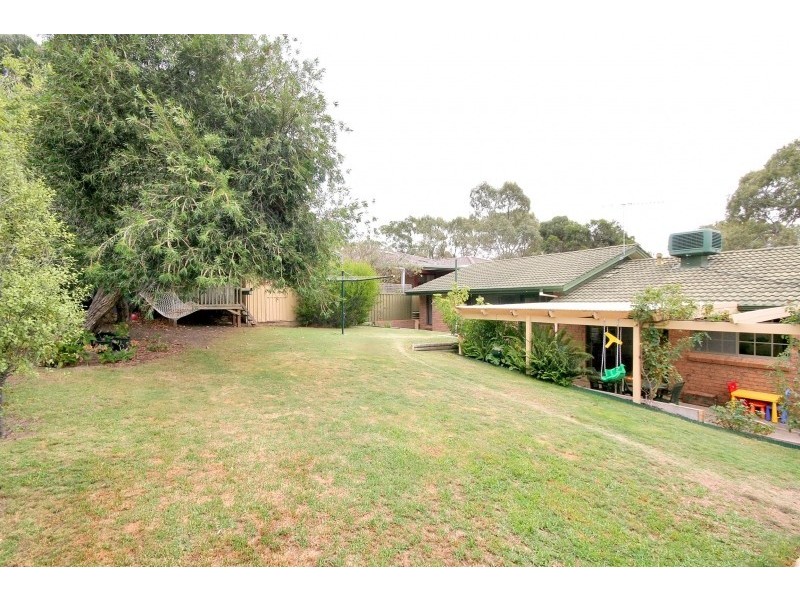 15 Woodlea Drive, Aberfoyle Park SA 5159